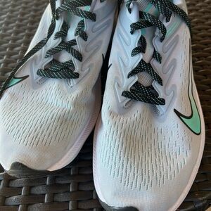 Used no box women size 10.5 Nike Air Zoom sneakers Gray Aqua Athletic SZ